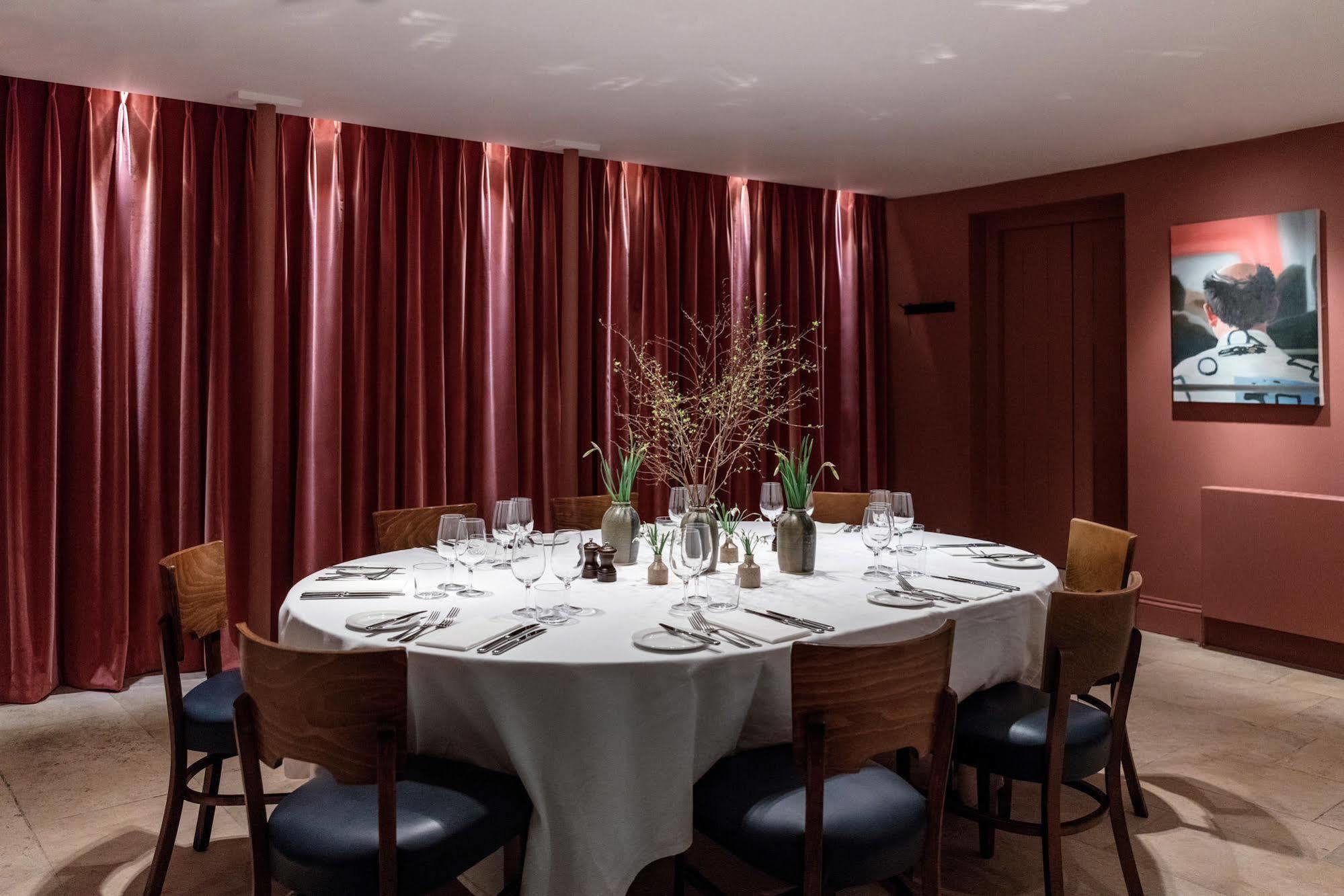 Old Bank Hotel Oxford Exterior foto The dining room at the 2012 Olympic Village
